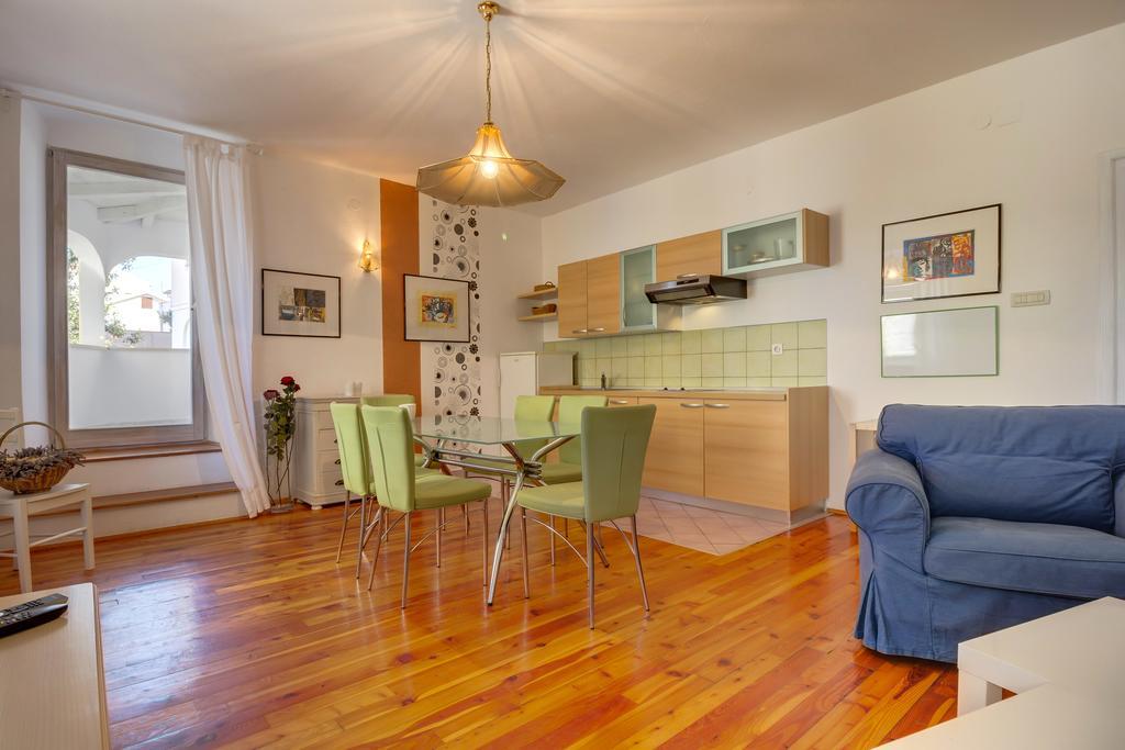 Apartments Mandarina Mali Lošinj Habitación foto